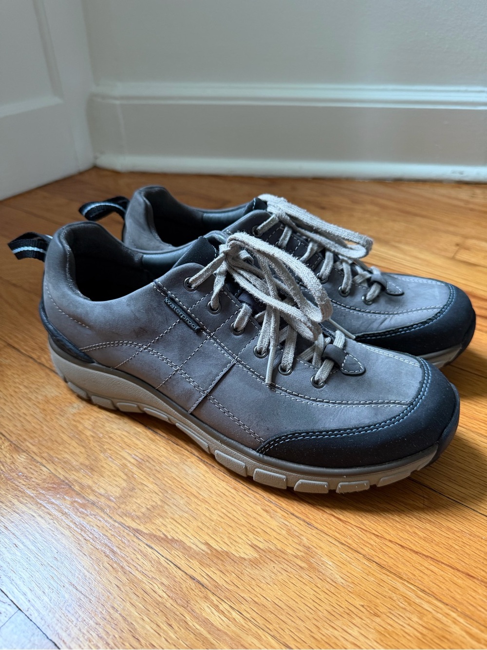 Clarks Wave Trek Waterproof Walking Shoes Grey Women’s Size 9